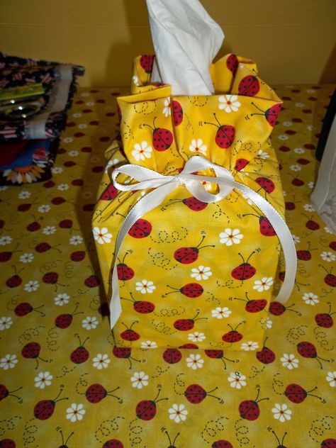 Cloth Tissue Box Covers, Tissue Box Covers Fabric, Christmas Tissue Box Covers, Kleenex Box Crafts, Box Covers Diy, Felt Chicken, Diy Tissue Box Cover, Tissue Bag, Kleenex Tissues