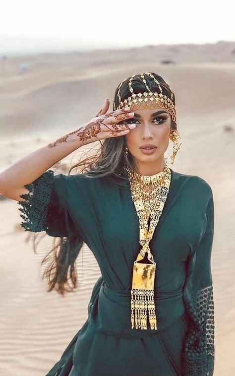 Arabian Party, Dubai Outfit, Dubai Fashionista, Arabian Nights Theme, Party Outfits Night, Famous Dress, Arabian Women, Arabian Beauty Women, Arab Beauty