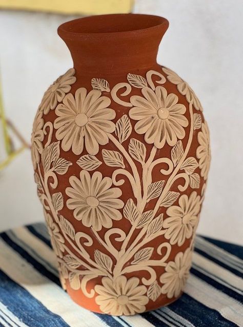 Mexican Flower Pots, Modern Mexican Decor, Modern Mexican Home Decor, Modern Mexican Home, Mexican Kitchen Decor, Spanish Home Decor, Hacienda Style Homes, Mexican Home Decor, Modern Mexican