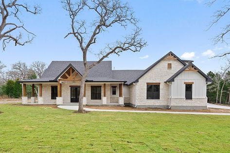 @adhouseplans shared a photo on Instagram: “What do you think of this beauty? 😍🏡⁠ ⁠ Our friends @dumbeckcustomhomes recently finished this stunning build of our Hill Country House…” • Mar 16, 2022 at 1:23pm UTC House Plan With Large Walk In Pantry, Hill Country House Plans One Story, House Plans With Large Pantry, Texas Hill Country Homes Exterior, House Plans With Butlers Pantry, House Plans With Office, Hill Country House Plans, Beautiful Country Homes, Country Home Plans