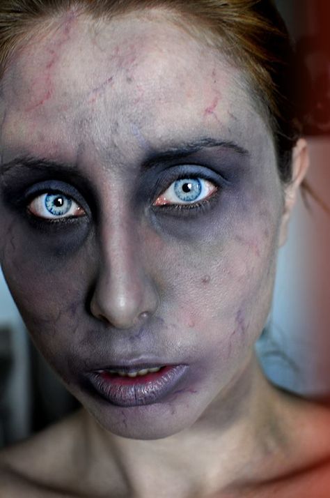 Halloween - The Walking Dead  MUA: Sarah Woloszyn Walking Dead Zombies Makeup, Dead Zombie Makeup, Walking Dead Makeup, Walking Dead Zombie Makeup, Zombie Knight, Lip Makeup Art, Halloween Lip Makeup, Zombie Makeup Easy, Haunt Makeup