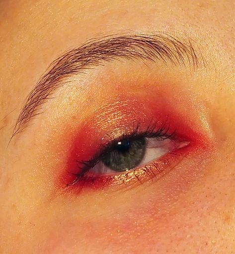 I tried to make up one of my eyes using highlighter in the middle and reddish pink eyeshadow on the edges Pink Eyeshadow Looks, Pink Eyeshadow, Eyeshadow Looks, My Eyes, Halloween Makeup, In The Middle, Highlighter, I Tried, The Middle