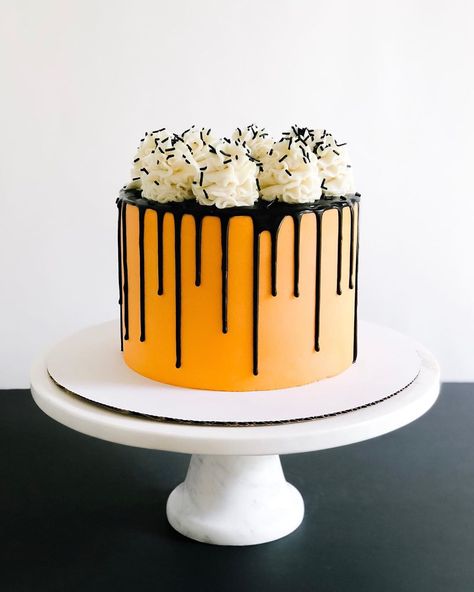 15 Bday Cake, Black Chocolate Ganache, Orange Birthday Cake, Chocolate Ganache Drip, Cupcake Bar, Ganache Drip, Naruto Birthday, Butterfly Princess, Orange Buttercream