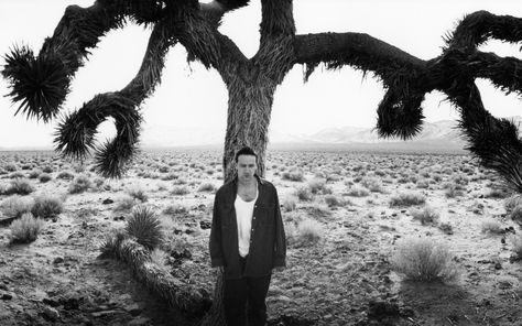 The last day of the shooting for the launch of “The Joshua Tree” ha U2 Poster, U2 Band, Joshua Tree Park, Rock Musicians, Larry Mullen Jr, The Joshua Tree, Ian Curtis, Bono U2, Ronnie Wood