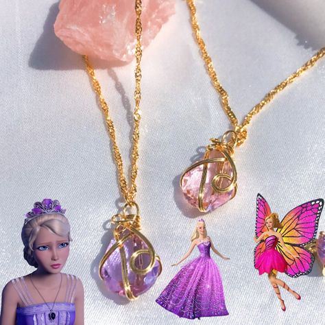 Barbie mariposa and fairy princess necklace #barbie #barbienecklace #barbiejewelry #barbiemariposa #mariposanecklace #mariposajewelry #fairynecklace #daintynecklace #aestheticnecklace #barbiecore #barbieaesthetic Barbie Mermaid Necklace, Barbie Jewelry From Movies, Barbie Jewellery, Necklace Barbie, Barbie Jewerly, Disney Princess Necklace, Barbie Necklace, Barbie Jewelry, Barbie Car