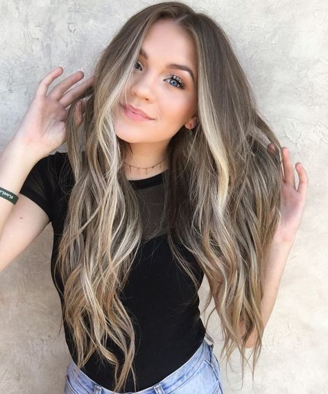 Cassidy (Campbell) Whiting ♡’s Instagram post: “Beachy and sun kissed pops✨ teasy lights are the best w/ @hairby_chrissy @hairby_staceyy #hairby_cassidyy” Teasy Lights, Blonde Bombshell, Ash Blonde, Cookies And Cream, Sun Kissed, Hair Goals, Balayage, Blonde, Long Hair Styles