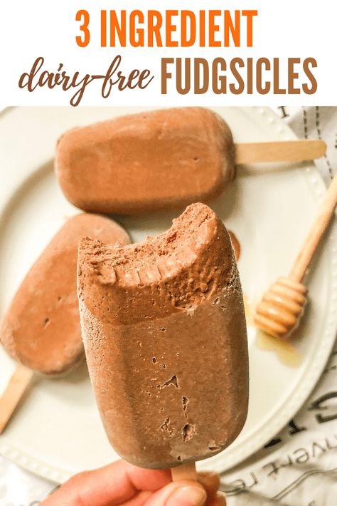 3 Ingredient Fudgsicles (dairy-free) Dairy Free Popsicles, Fudgesicle Recipe, Keto Friendly Ice Cream, Hemgjord Glass, Kitchenaid Food Processor, Dairy Free Cheesecake, Homemade Popsicles, Keto Friendly Desserts, Dairy Free Dessert