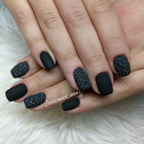 matte black nails Winter Nail Designs Matte, Matte Black Winter Nails, Matte Black Sweater Nails, Holiday Matte Nails, Matte Sweater Nails, Matte Black Nails With Glitter, Black Winter Nails Designs, Black Sweater Nails, Sweater Design Nails