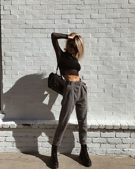 shades of black outfit Street Style Cargo Pants, Street Style Cargo, Madeleine Rose, Techno Outfit, Girls Streetwear, Doc Martens Outfit, Style Cargo Pants, Cargo Pants Outfit, Style Cargo