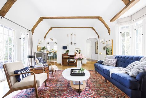 Emily Henderson Living Room, English Roll Arm Sofa, Cozy Living Room Design, Living Room Update, Living Room Trends, Emily Henderson, Casa Exterior, Room Update, Family Room Design