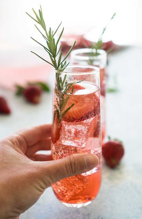 This simple Sparkling Strawberry Sangria is only 5 ingredients and the perfect cocktail to serve at all your summer parties! Light, refreshing, and easy to prepare ahead of time. #cocktail #sangria #happyhour Sangria With Gin, Sangria For Party, Easy Fancy Cocktails, Fancy Alcoholic Drinks, Fancy Cocktail Recipes, Sangria Prosecco, Fancy Non Alcoholic Drinks, Fresh Summer Cocktails, Fancy Cocktails Recipes