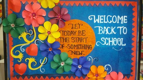 70 Back-to-School Bulletin Board Ideas from Creative Teachers Middle School Bulletin Boards, Welcome Bulletin Boards, Office Bulletin Boards, Elementary Bulletin Boards, Art Bulletin Boards, Bulletin Board Design, Spring Bulletin, School Board Decoration, Boards Ideas