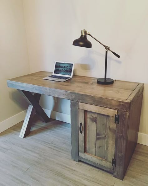 Minimalist desk concept, inspiration Bedroom Computer Desk, Diy Farmhouse Desk, Pallet Desk, Diy Computer Desk, Farmhouse Desk, Desk Diy, Desk Plans, Custom Desk, Bedroom Desk