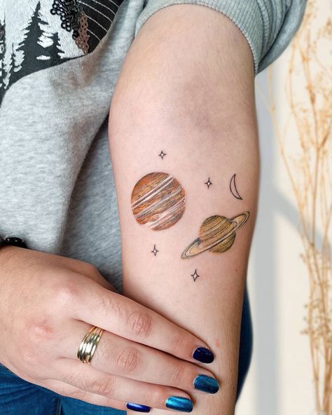 10 Best Jupiter Tattoo Ideas You Have To See To Believe! | Outsons | Men's Fashion Tips And Style Guides Jupiter Tattoo, Reader Tattoo, Historical Tattoos, Round Tattoo, Saturn Tattoo, Glyph Tattoo, Astrology Tattoo, Tarot Tattoo, Horoscope Tattoos