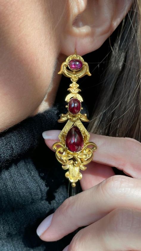 Romani Earrings, Lannister Fashion, Jewelry Smithing, Vintage Indian Jewelry, Victorian Style Jewelry, Royal Crown Jewels, Fancy Jewellery Designs, Gold Bridal Earrings, Bridal Fashion Jewelry