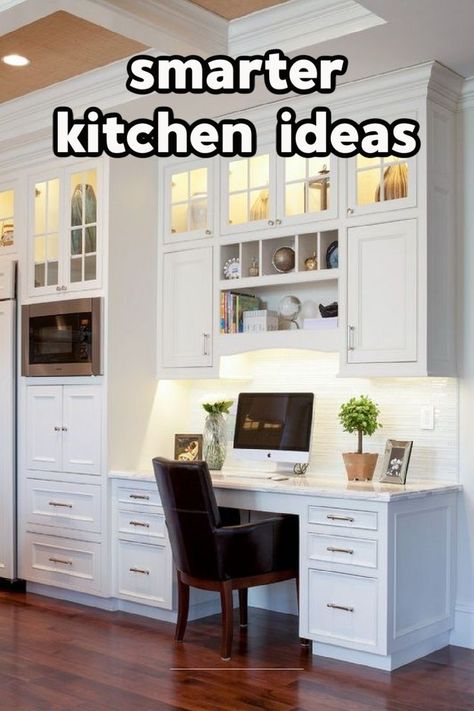 Learn deas on how you can make subtle and not-so-expensive changes to your kitchen. Turn your kitchen into a great schoolwork space that can be used by both your children AND the adults in your house. Kitchen Office Nook, Kitchen Desk Areas, Kitchen Desks, Kabinet Dapur, Office Nook, Desk Areas, Built In Cabinets, Built In Desk, Diy Desk