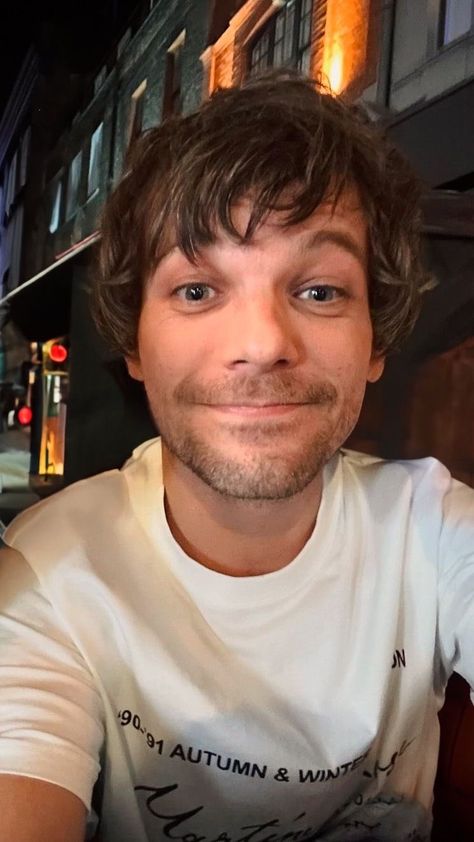 Cute Louis Tomlinson, Louis Tomlinson Pictures, Harry Louis, One Direction Louis, One Direction Photos, Louis And Harry, One Direction Pictures, Lou Lou, Louis Williams