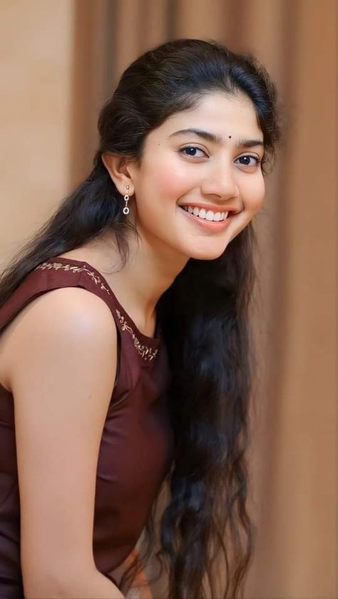 Sai Pallavi Girl Hair Drawing, Celebrity Inspired Outfits, Sai Pallavi, Glamour Beauty, Indian Actress Hot Pics, Beautiful Smile Women, How To Draw Hair, Beautiful Smile, Girl Hairstyles