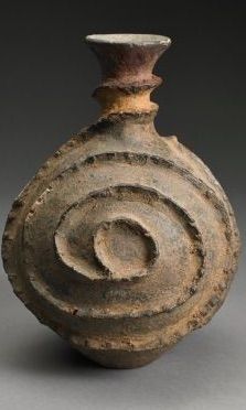 Spiral engraved pot, origin unknown. #art #oldart #ancient #claypots #clay #brown #beautiful #spiral African Pottery, Coil Pottery, Coil Pots, Afrikaanse Kunst, Old Pottery, Cerámica Ideas, Ancient Pottery, Fire Clay, Ceramic Pots