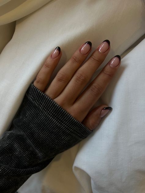 Dark Maroon French Tip Nails, Gel Nails Red And Black, Dark Feminine Nails Short, Black Cherry French Tip Nails, Burgundy Hoco Nails, Easy Red And Black Nails, Nails To Wear With Black Dress, Short Cute Halloween Nails, Short Fall French Tip Nails