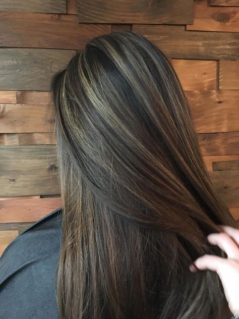 Sun Kissed Highlights, Brown Hair Inspiration, Filmy Vintage, Brown Ombre Hair, Brown Hair Inspo, Brunette Hair With Highlights, Dark Hair With Highlights, Hair Streaks, Brown Hair Balayage