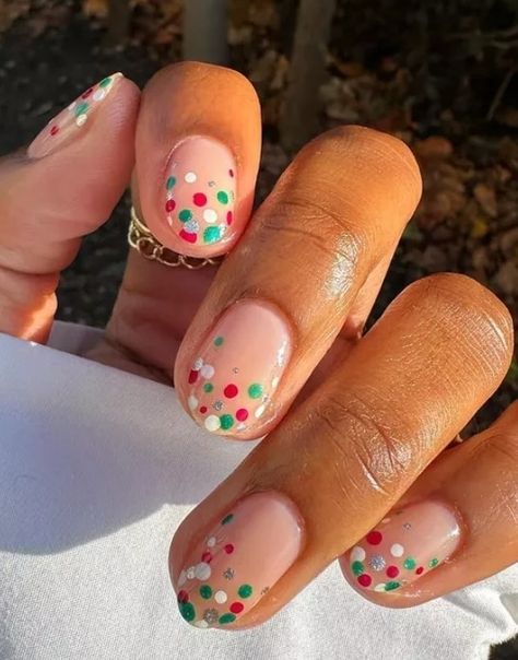 Christmas Dot Nail Art, Mix And Match Christmas Nails, Red And Green Polka Dot Nails, Christmas Confetti Nails, Christmas Nails With Dots, Christmas Dot Nails, Christmas Nails Polka Dots, Polka Dot Christmas Nails, Christmas Polka Dot Nails