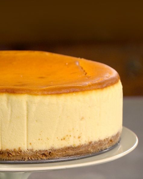 New York-Style Cheesecake - Martha Stewart Recipeson Mad Hungry with Lucinda Scala Quinn Law Carb, New York Style Cheesecake, Martha Stewart Recipes, Classic Cheesecake, New York Cheesecake, Food Cakes, Food Processor, Decadent Desserts, Cheesecake Recipes