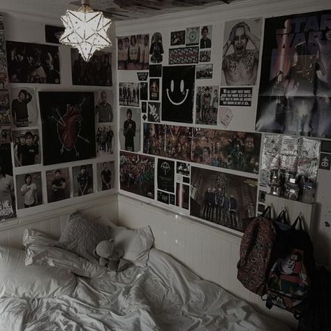 Emo Bedroom, Edgy Bedroom, Punk Room, Grunge Bedroom, Decor Ikea, Retro Room, Grunge Room, Indie Room, Redecorate Bedroom