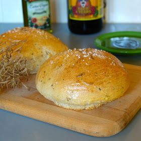 Macaroni Grill Rosemary Bread, Macaroni Grill Bread, Grill Bread, Kitchenaid Recipes, Macaroni Grill, Rosemary Bread, Loaves Of Bread, Food Bread, Grilled Bread