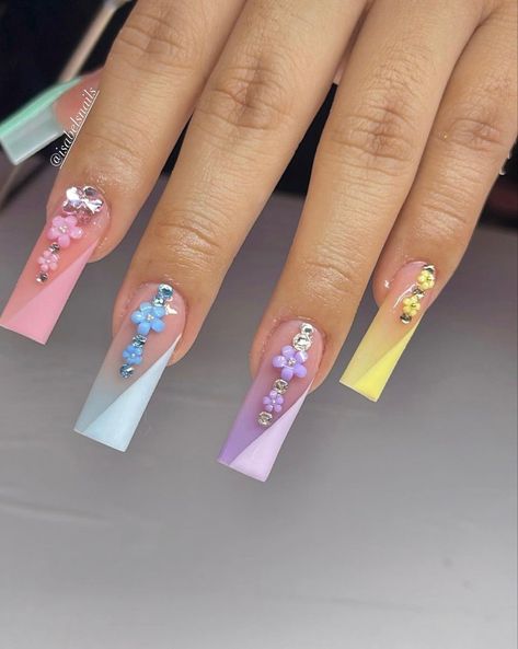 Latina Acrylic Nails, Y2k Inspired Nails, Nails Bday, Acrylic Nails Medium Length, Acrylic Nails Medium, Acrylic Nails Pretty, Latina Nails, Bday Nails, Nails Y2k