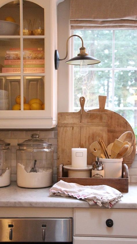 10 Farmhouse Kitchen Essentials - Beneath My Heart Interior Vintage, Farmhouse Kitchen Design, Kitchen Redo, Cool Ideas, Cottage Kitchen, Farmhouse Kitchen Decor, Teen Room, Country Kitchen, Kitchen Counter