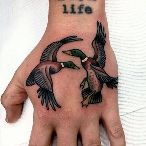 OLD SCHOOL TATTOO on Instagram: “By @harrymorgantattoo #oldworkers #oldschooltattoo #oldschool #oldschoolink #traditionaltattoo #traditionalink #traditionaltattooflash…” Traditional Duck Tattoo, Tatuaje Studio Ghibli, Trad Tattoos, Duck Tattoos, Hunting Tattoos, Traditional Tattoo Inspiration, Western Tattoos, Traditional Tattoo Sleeve, American Traditional Tattoos