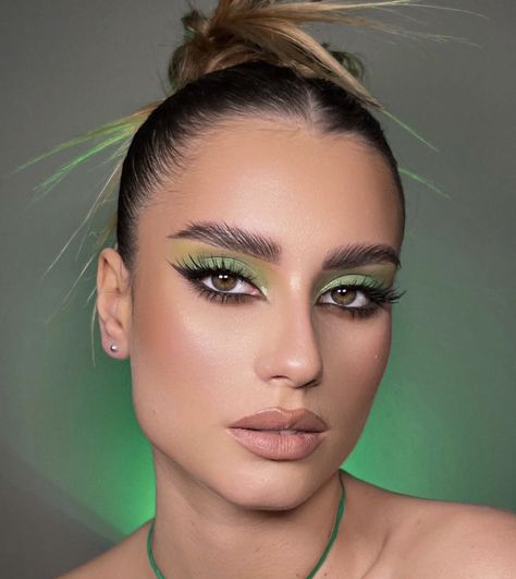 Maquillage On Fleek, Concert Makeup, Eye Makeup Images, Best Eyeshadow Palette, Prom Makeup Looks, Full Makeup, Green Makeup, Dope Makeup, Makeup Aesthetic