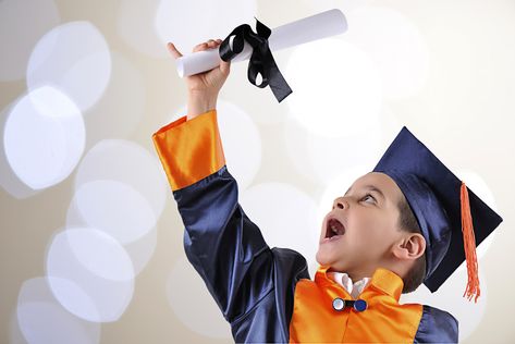 Boy, 12, wows crowd with eccentric dance moves at school graduation Creative Shots For Graduation Ideas, College Savings Plan, Balloon Science Experiments, Elementary School Graduation, College Savings, Kids Stealing, Robot Dance, George Washington Carver, Male Teacher