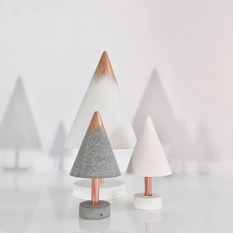 Concrete Christmas, Cone Decoration, Christmas Diy Wood, Cement Diy, Concrete Sculpture, Cement Art, Decor Sculpture, White Cement, Concrete Crafts