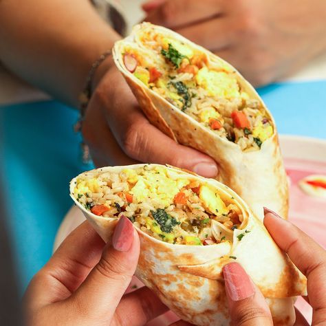 Dietitian Shares The High-Protein Egg Breakfast She Makes to ‘Feel Full For Hours’: Healthy Cottage Cheese & Egg Burrito - SHEfinds Chicken Marsala Crockpot, Egg Burrito, Healthy Breakfast Burrito, Protein Egg, Cottage Cheese Breakfast, Colorful Breakfast, Cottage Cheese Eggs, Health Meals, Healthy Eggs