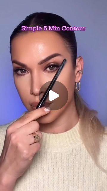 Janine Jennings on Instagram: "Simple 5 min Contour  . #makeup #grwm #simplemakeup" Oval Contouring Makeup, Make Up Natural Look Tutorial, Quick Make Up, Easy Make Up Tutorial For Beginners, Conturing Makeup Tutorial, How To Contour Face, Make Up Tips And Tricks Hacks, How To Contour Your Face Step By Step, Conturing Makeup Face