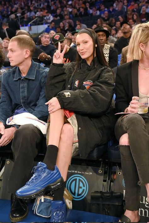 Bella Hadid News, Bela Hadid, Isabella Hadid, Ny Knicks, Nba Outfit, Hadid Sisters, Bella Hadid Outfits, Basketball Game, Square Garden