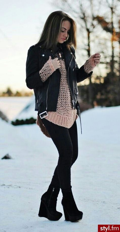 Black Wedge Booties Outfit, Wedge Outfit, Abstract Clothing, Big Comfy Sweaters, Black Wedge Booties, Boots Outfit Ankle, Womens Black Booties, Wedges Black, Winter Leggings