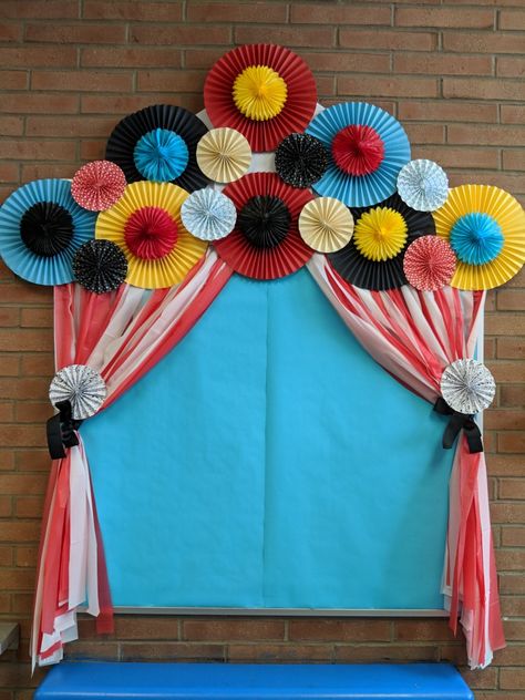 Carnival Theme Bulletin Board Ideas, Carnival Bulletin Board Ideas, School Carnival Themes, Circus Bulletin Board Ideas, Circus Bulletin Boards, Carnival Bulletin Boards, Carnival Vbs, Carnival Classroom, Circus Classroom