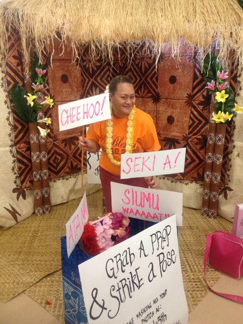 Samoan Photo Booth Samoan Party Decorations, Samoan Decor, Samoan Graduation, Samoan Wedding Decorations, Samoan Wedding, Wedding Lei, Island Party, Boy Graduation, Brown Decor