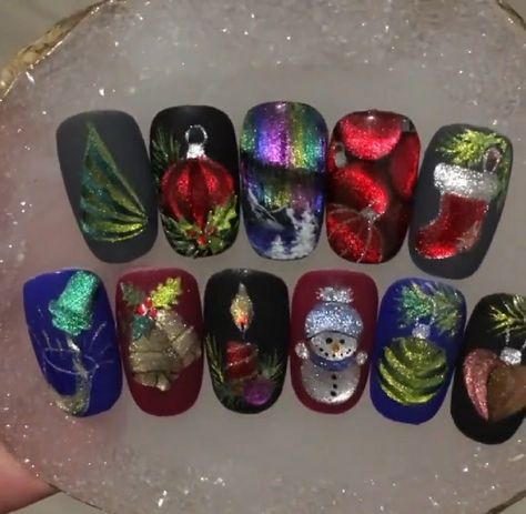 Xmas Cat Eye Nails, Cats Eye Christmas Nails, Christmas Magnetic Nails, Christmas Cats Eye Nails, Magnetic Christmas Nails, Christmas Cateye Nail, Christmas Nails Cat Eye, Winter Cat Eye Nails, Christmas Cat Eye Nails