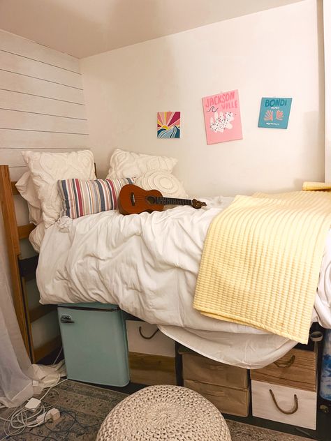 Make the most of a small space Dorm Room Inspo Aesthetic, Beachy Dorm Room, Beachy Dorm, Room Inspo Aesthetic, Dorm Room Inspo, Instagram Username Ideas, Dorm Ideas, Small Space, Dorm Room