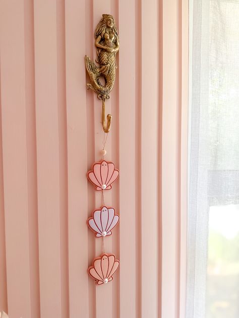 Beautiful mermaid decor for mermaid and beach inspired bedrooms and spaces. 3 tier terracotta, handpainted shells with pearl. Mermaid Coastal Bedroom, Boho Mermaid Room, Beach Inspired Bedroom, Shell Wall Hanging, Boho Mermaid, Daisy Cake, Rainbow Nursery Decor, Mermaid Room, Terracotta Wall