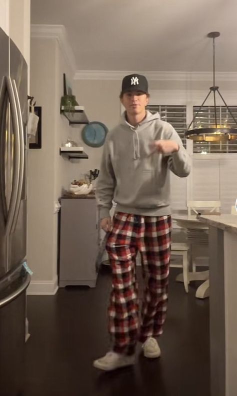 Pajama Pants Outfit For School Men, Pajama Outfits Men, Mens Pjs Aesthetic, Frat Boy Aesthetic Outfits, Pjs Outfits Men, Pajama Pants Outfit Men, Pajama Outfit Men, Male Pajamas Aesthetic, Mens Pajamas Aesthetic