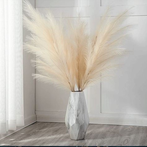 Perfect Pampas Grass that you can put anywhere in the house! Such a beautiful decor! Grey Pampas, Pampas Vase, Pampas Bouquet, Vase With Branches, Faux Pampas, Bouquet Home Decor, Faux Grass, Pampas Grass Decor, Grass Flower