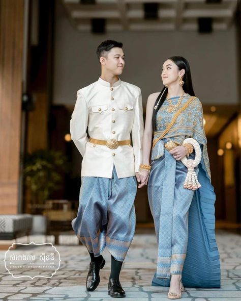 Traditional Laos Wedding Dress, Khmer Wedding Outfits, Thailand Wedding Dress, Hmong Dress, Lao Wedding, Traditional Photoshoot, Laos Wedding, Cambodian Wedding Dress, Cambodian Wedding