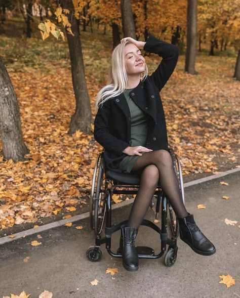 Wheelchair Photography, Girl's World, Wheelchair Fashion, Ray Ray, Disabled Women, Wheelchair Women, Figure Poses, Girls World, Fashion Photography Editorial