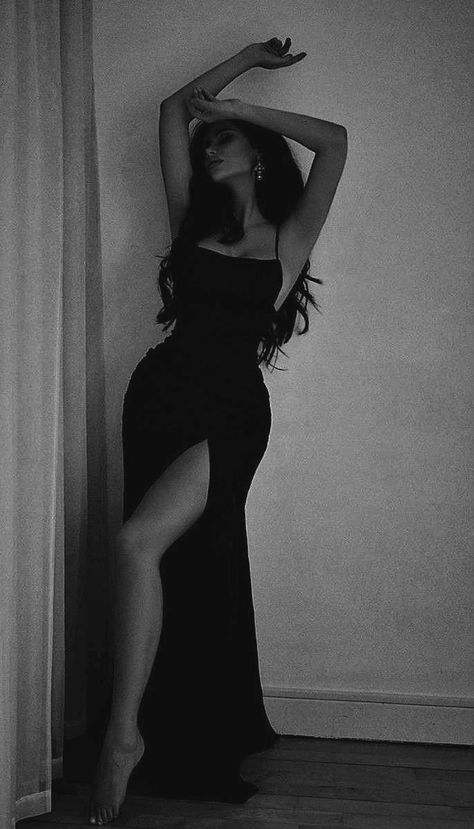 Aesthetic Black Dress, Dark Feminine Style, Black Dress Aesthetic, Gown Aesthetic, Feminine Era, Spy Girl, Prom Photoshoot, Tight Black Dress, Queen Aesthetic