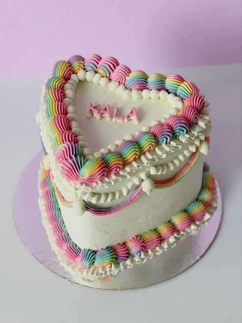 vintage heart cake Rainbow Heart Cake Birthday, Heart Cake Rainbow, Heart Shaped Unicorn Cake, Unicorn Heart Cake, Vintage Rainbow Cake, Nanalan Cakes, Rainbow Vintage Cake, Lisa Frank Cake, Sebastian Cake